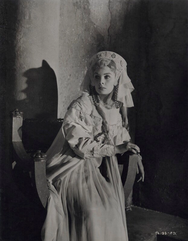 Jean Simmons as Ophelia